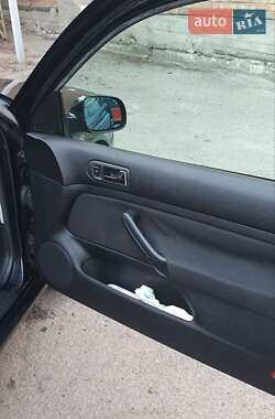 Хэтчбек Volkswagen Golf 2000 в 