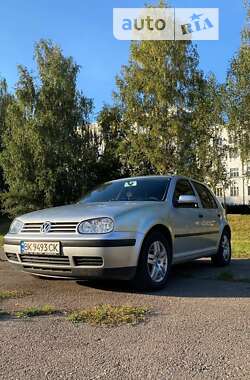 Хэтчбек Volkswagen Golf 2001 в Ровно