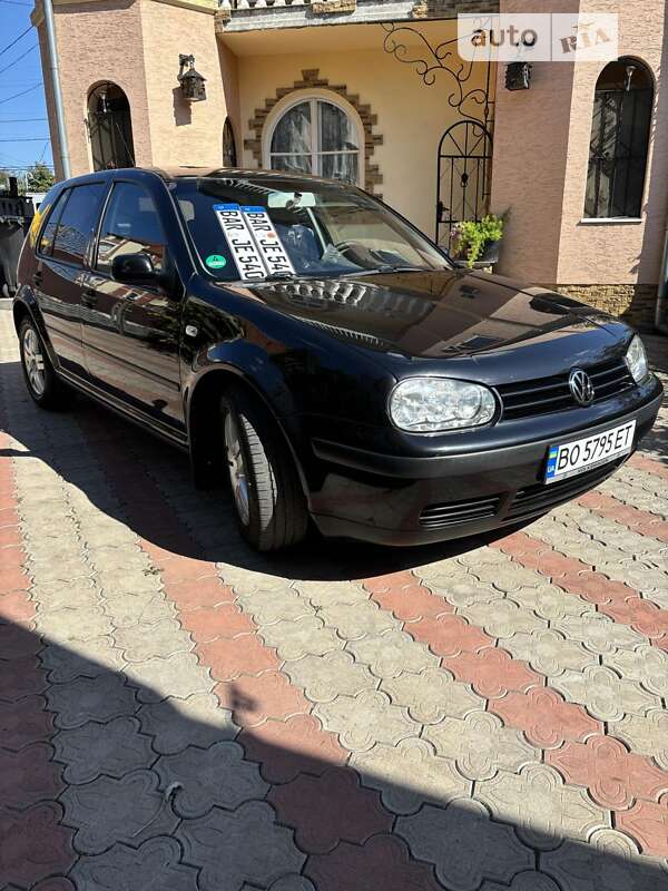 Хетчбек Volkswagen Golf 2001 в Тернополі