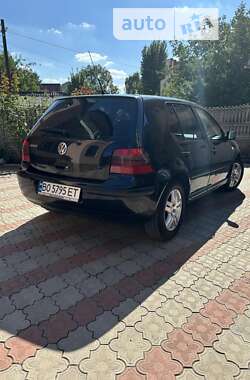 Хетчбек Volkswagen Golf 2001 в Тернополі