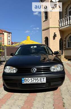 Хетчбек Volkswagen Golf 2001 в Тернополі