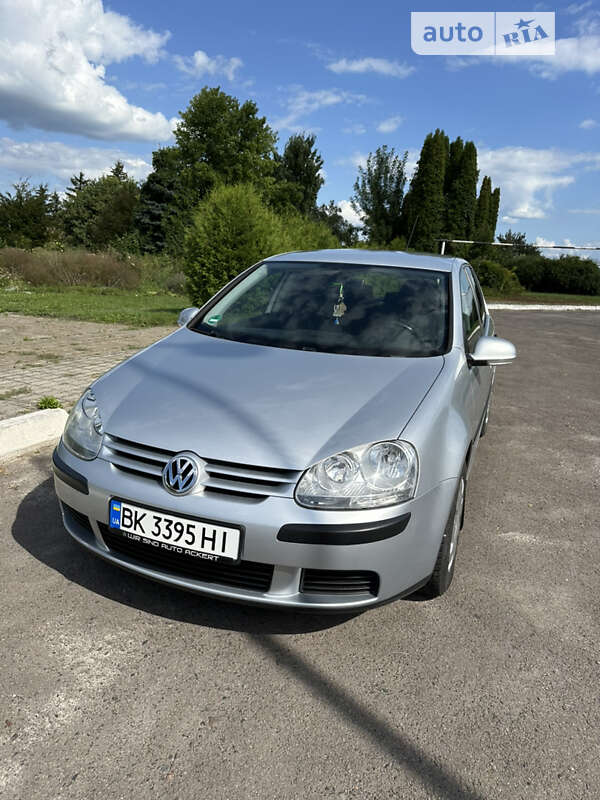 Хетчбек Volkswagen Golf 2006 в Острозі