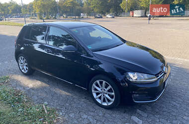 Хэтчбек Volkswagen Golf 2012 в 