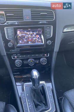Хэтчбек Volkswagen Golf 2012 в 