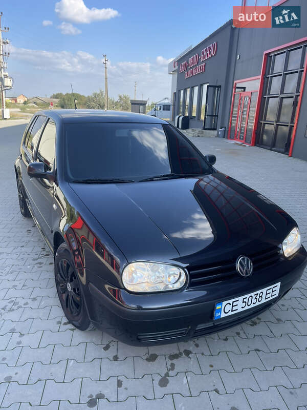 Хетчбек Volkswagen Golf 2003 в Новоселиці