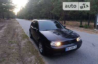 Хэтчбек Volkswagen Golf 1998 в Березному