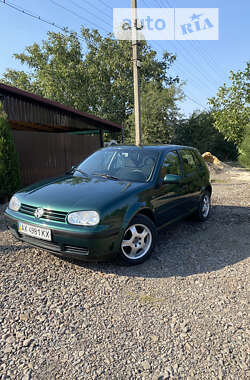 Хетчбек Volkswagen Golf 2000 в Валках