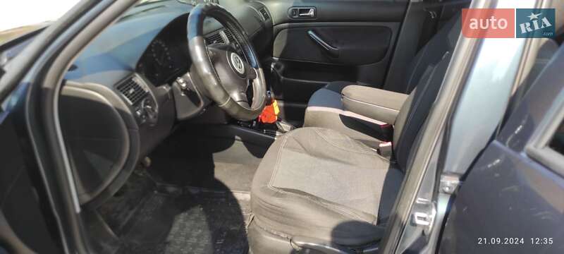 Хэтчбек Volkswagen Golf 2002 в Гайсине