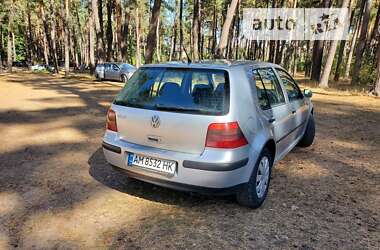 Хетчбек Volkswagen Golf 2001 в Житомирі