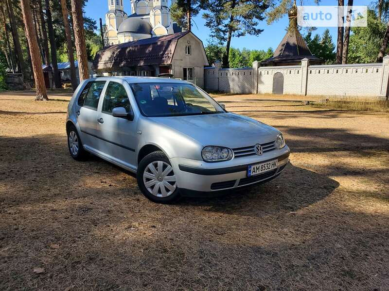 Хетчбек Volkswagen Golf 2001 в Житомирі