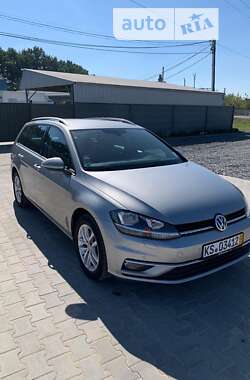 Універсал Volkswagen Golf 2018 в Ізяславі