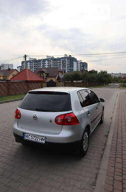 Хэтчбек Volkswagen Golf 2004 в Луцке