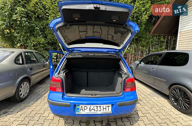 Хэтчбек Volkswagen Golf 2001 в 