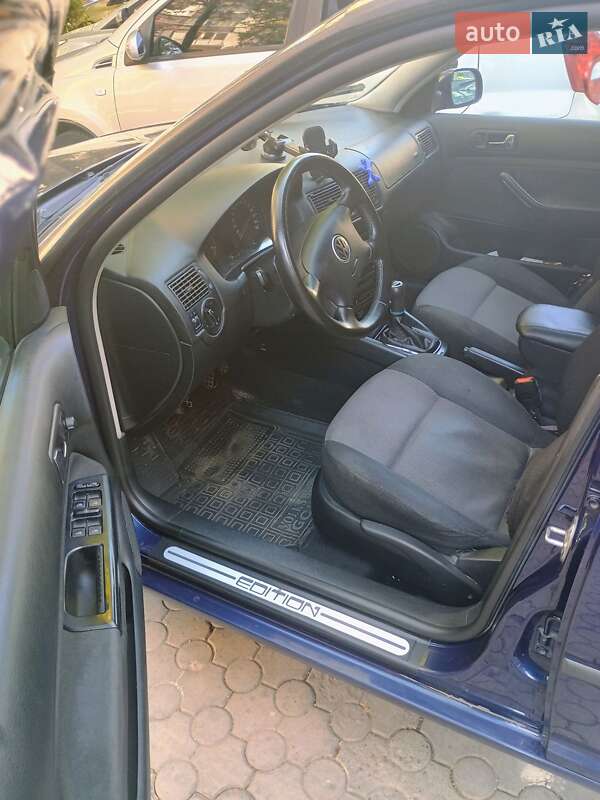 Універсал Volkswagen Golf 2001 в Тернополі