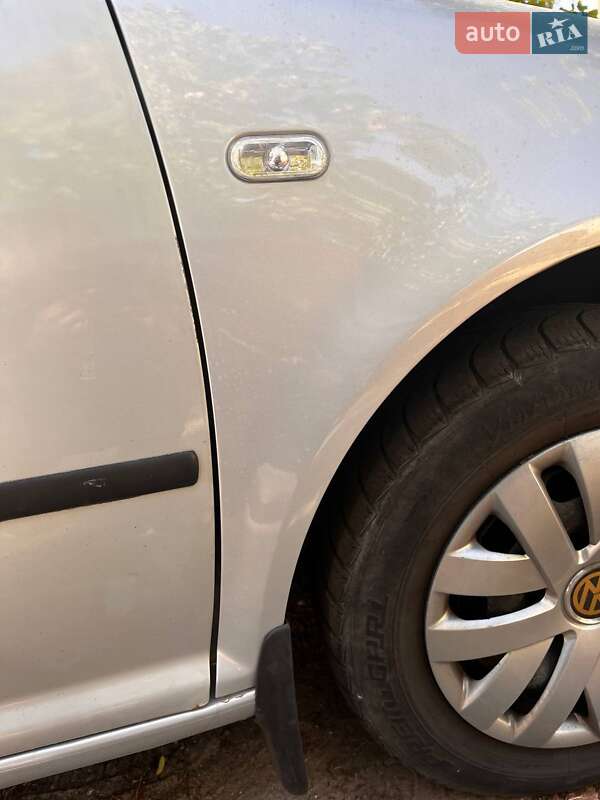 Хэтчбек Volkswagen Golf 2000 в Житомире