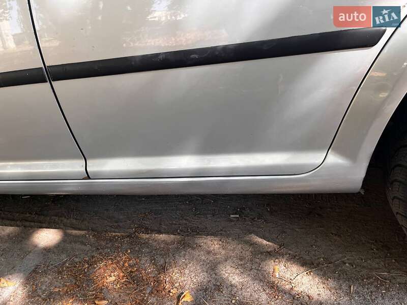 Хэтчбек Volkswagen Golf 2000 в Житомире