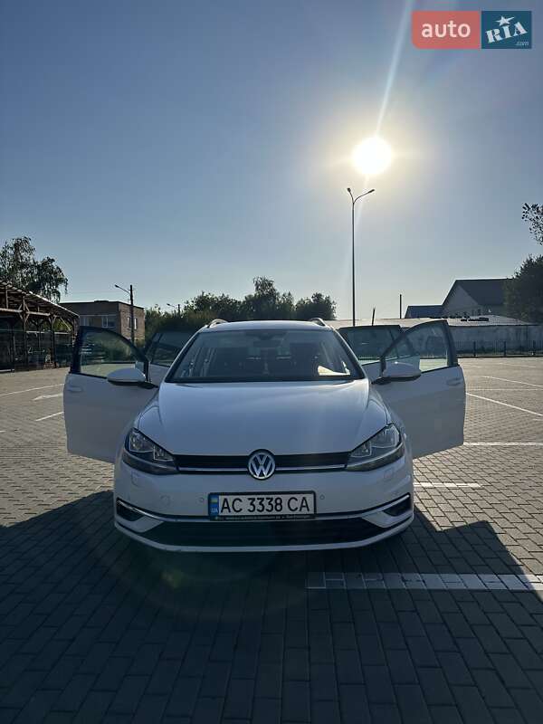 Универсал Volkswagen Golf 2020 в Луцке