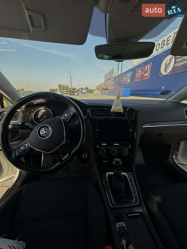 Универсал Volkswagen Golf 2020 в Луцке