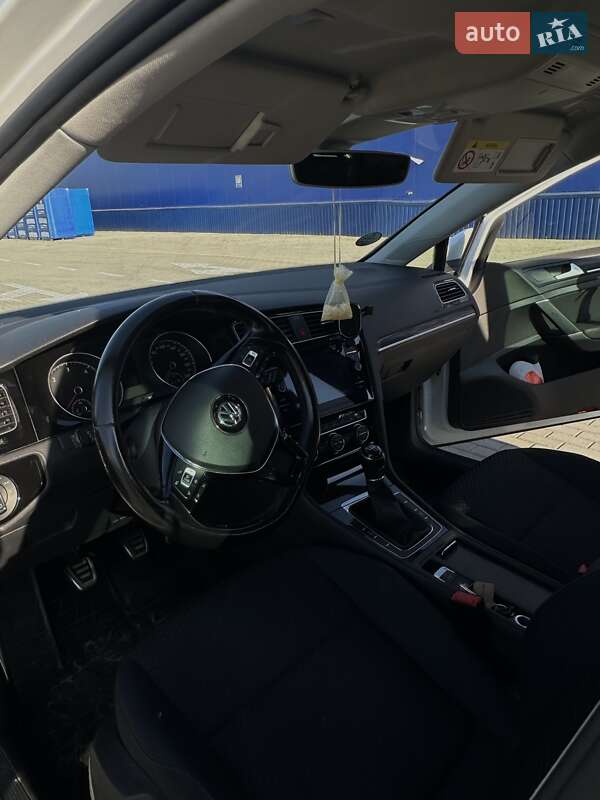 Универсал Volkswagen Golf 2020 в Луцке