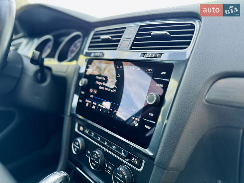 Хэтчбек Volkswagen Golf 2019 в Кропивницком