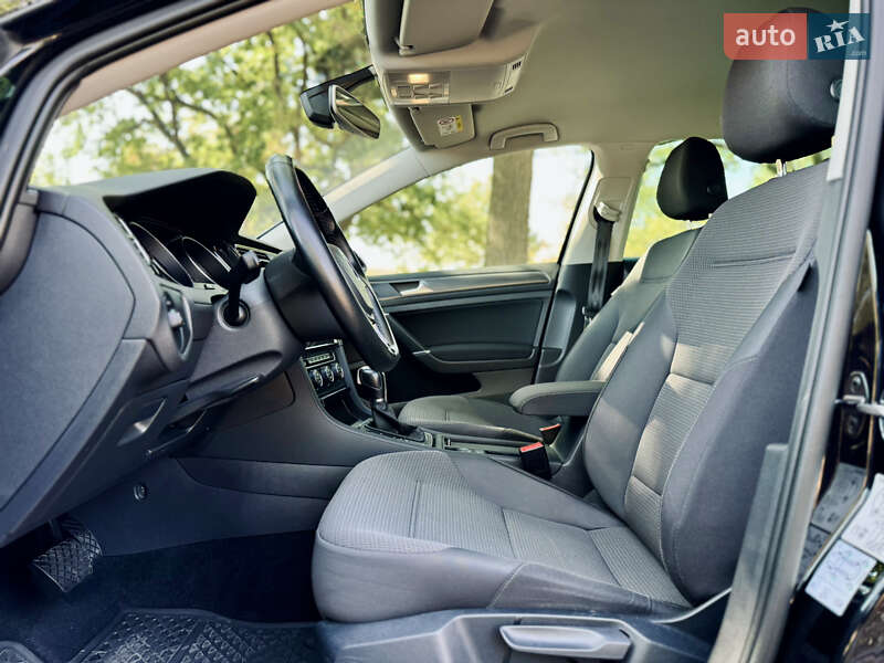 Хэтчбек Volkswagen Golf 2019 в Кропивницком