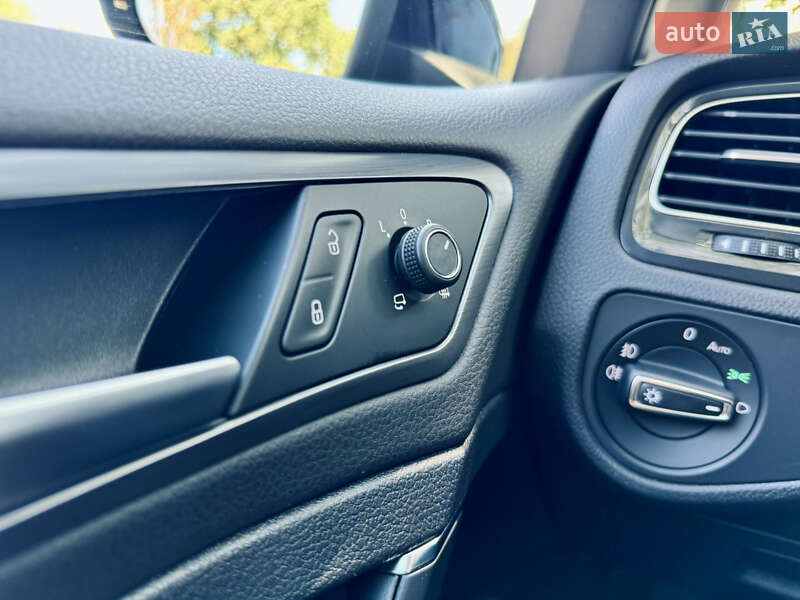 Хэтчбек Volkswagen Golf 2019 в Кропивницком