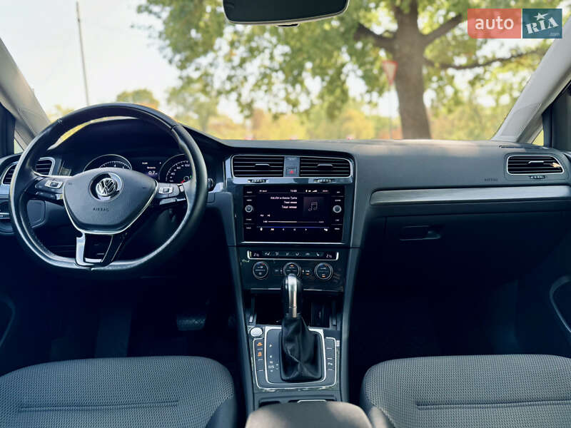 Хэтчбек Volkswagen Golf 2019 в Кропивницком