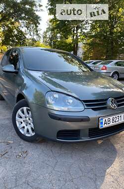 Хетчбек Volkswagen Golf 2004 в Вінниці