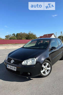 Хетчбек Volkswagen Golf 2005 в Житомирі