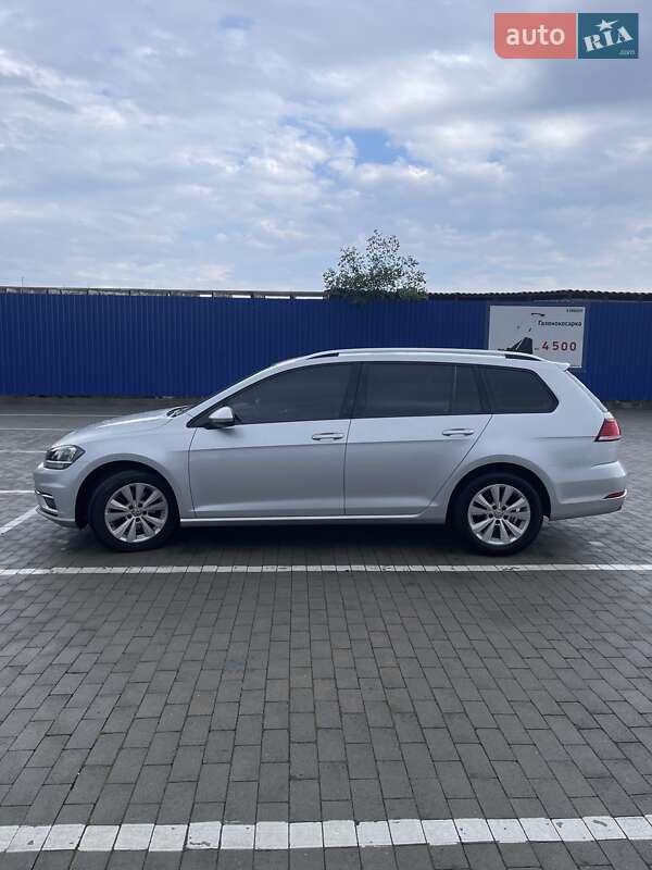 Универсал Volkswagen Golf 2019 в Калуше
