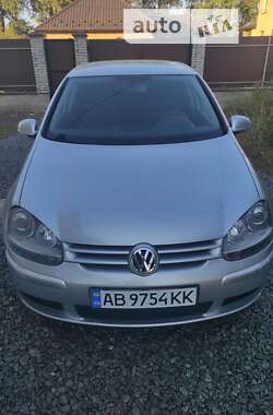 Хетчбек Volkswagen Golf 2004 в Вінниці