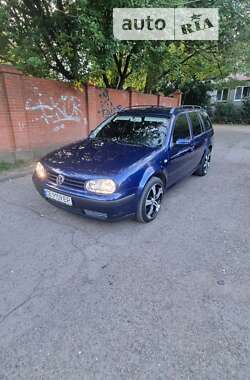 Універсал Volkswagen Golf 2004 в Чернівцях