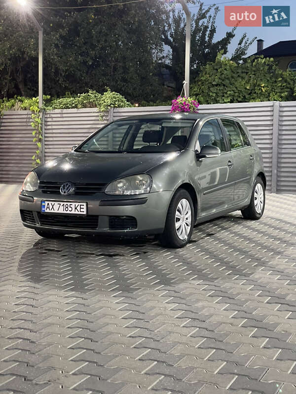 Хэтчбек Volkswagen Golf 2004 в Харькове