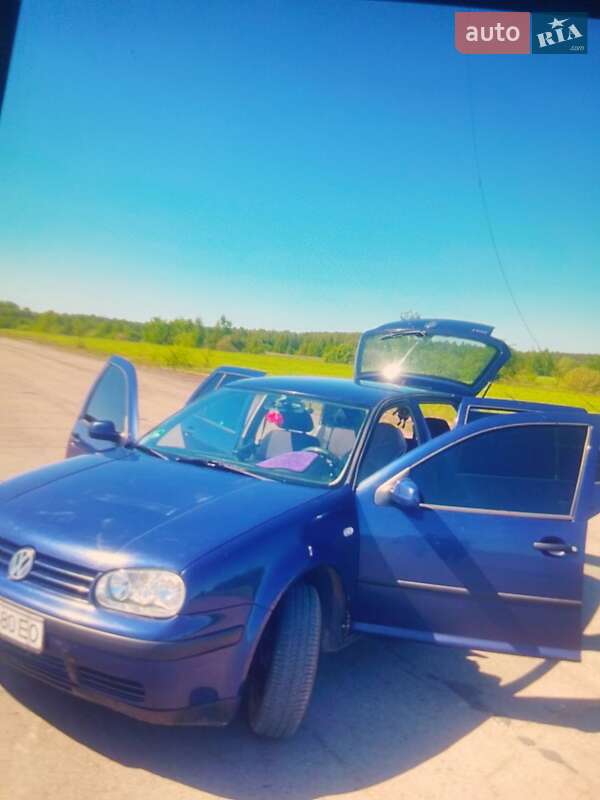 Хетчбек Volkswagen Golf 2001 в Любешові