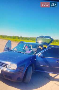 Хетчбек Volkswagen Golf 2001 в 