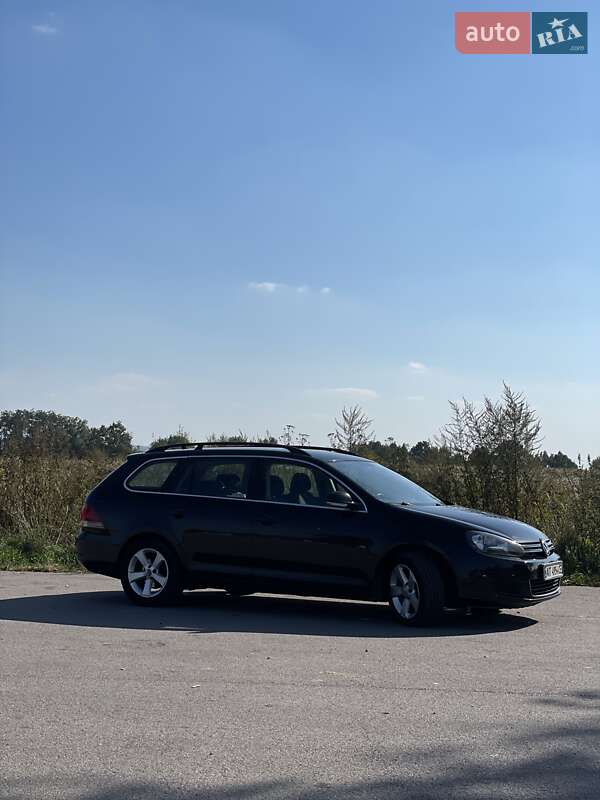 Універсал Volkswagen Golf 2012 в Калуші