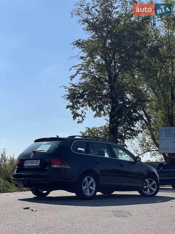 Універсал Volkswagen Golf 2012 в Калуші