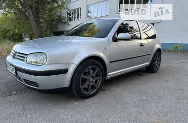 Хетчбек Volkswagen Golf 2002 в Дніпрі