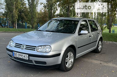 Хэтчбек Volkswagen Golf 2002 в Южноукраинске