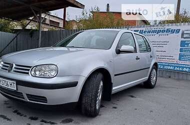 Хэтчбек Volkswagen Golf 2002 в Звягеле