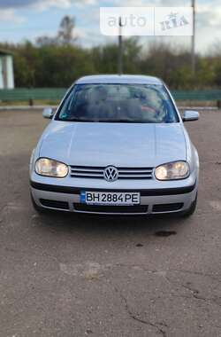 Хэтчбек Volkswagen Golf 2001 в Березовке