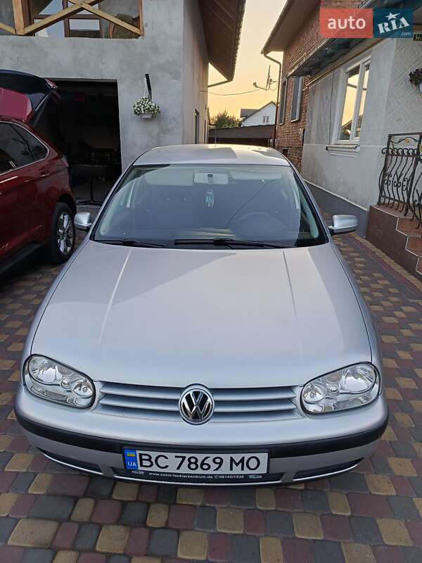 Хэтчбек Volkswagen Golf 2000 в Городке