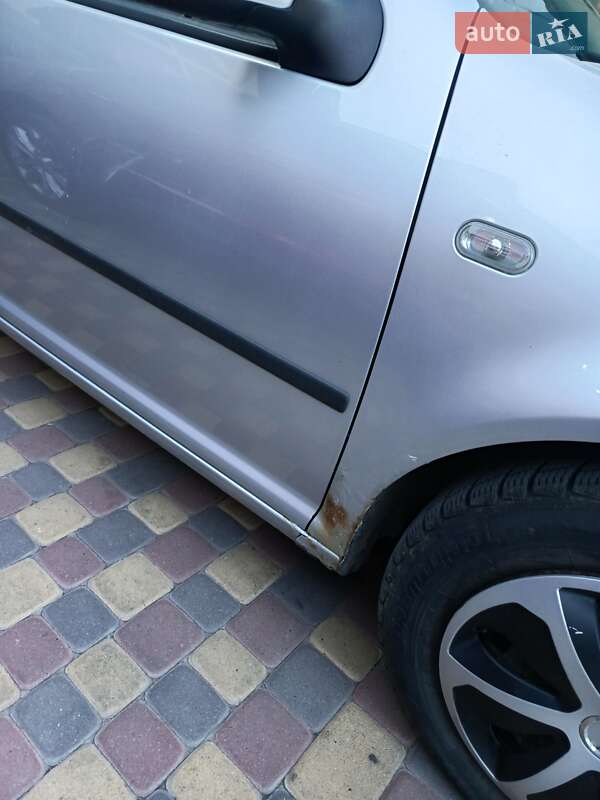 Хэтчбек Volkswagen Golf 2000 в Городке