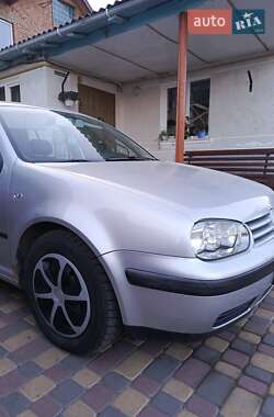 Хэтчбек Volkswagen Golf 2000 в 