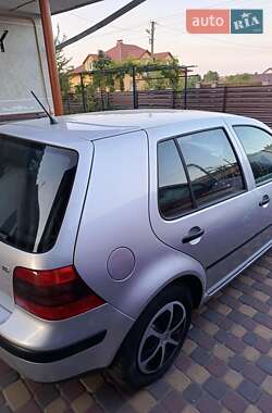 Хэтчбек Volkswagen Golf 2000 в 