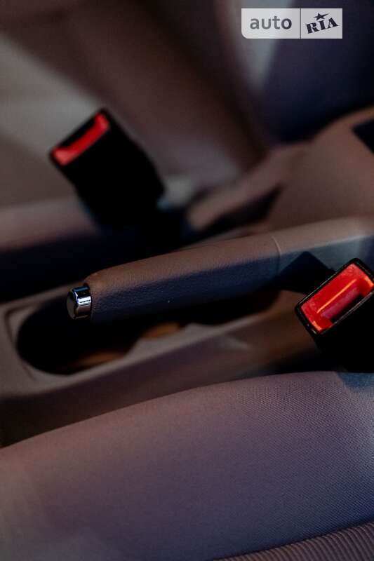 Хэтчбек Volkswagen Golf 2004 в Львове