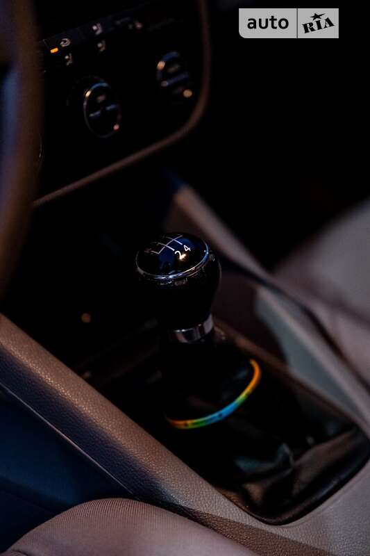 Хэтчбек Volkswagen Golf 2004 в Львове