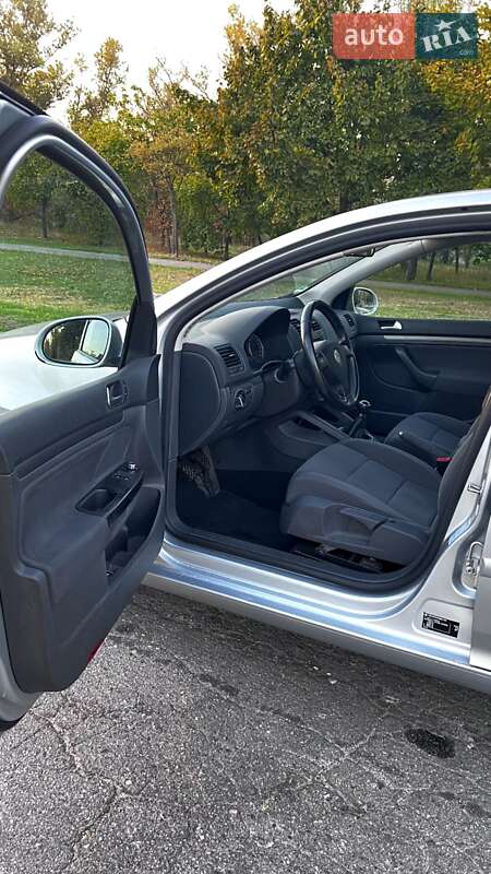 Хетчбек Volkswagen Golf 2006 в Запоріжжі