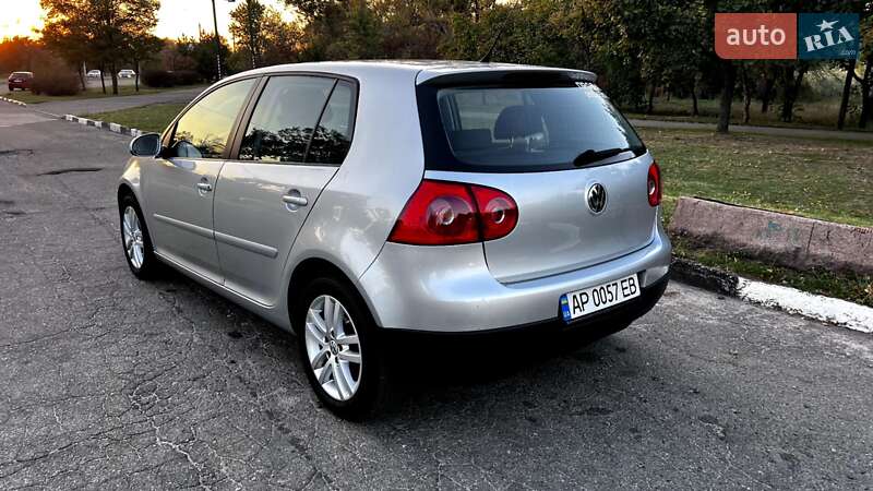 Хетчбек Volkswagen Golf 2006 в Запоріжжі