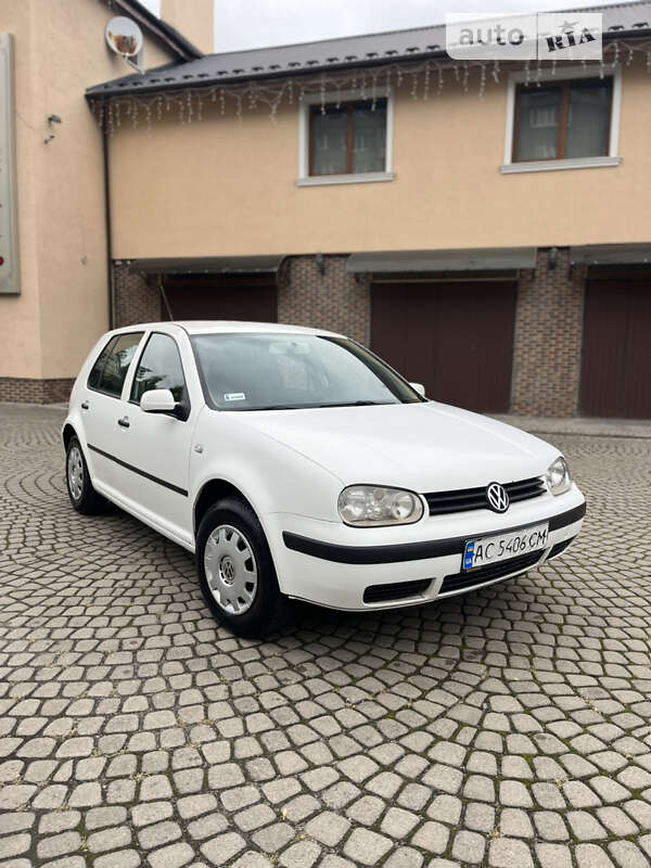 Хэтчбек Volkswagen Golf 2001 в Червонограде